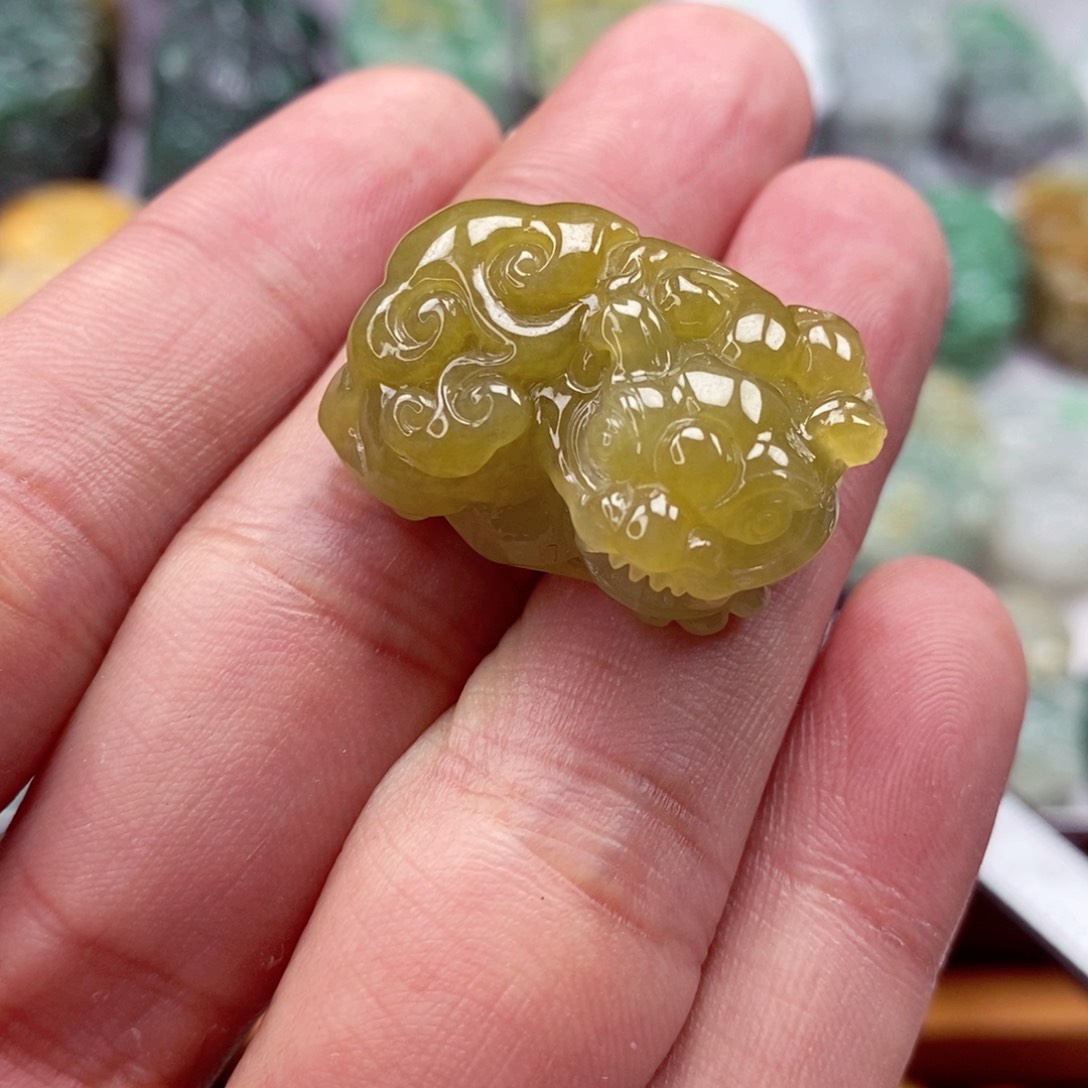 翡翠颈饰未镶嵌翡翠