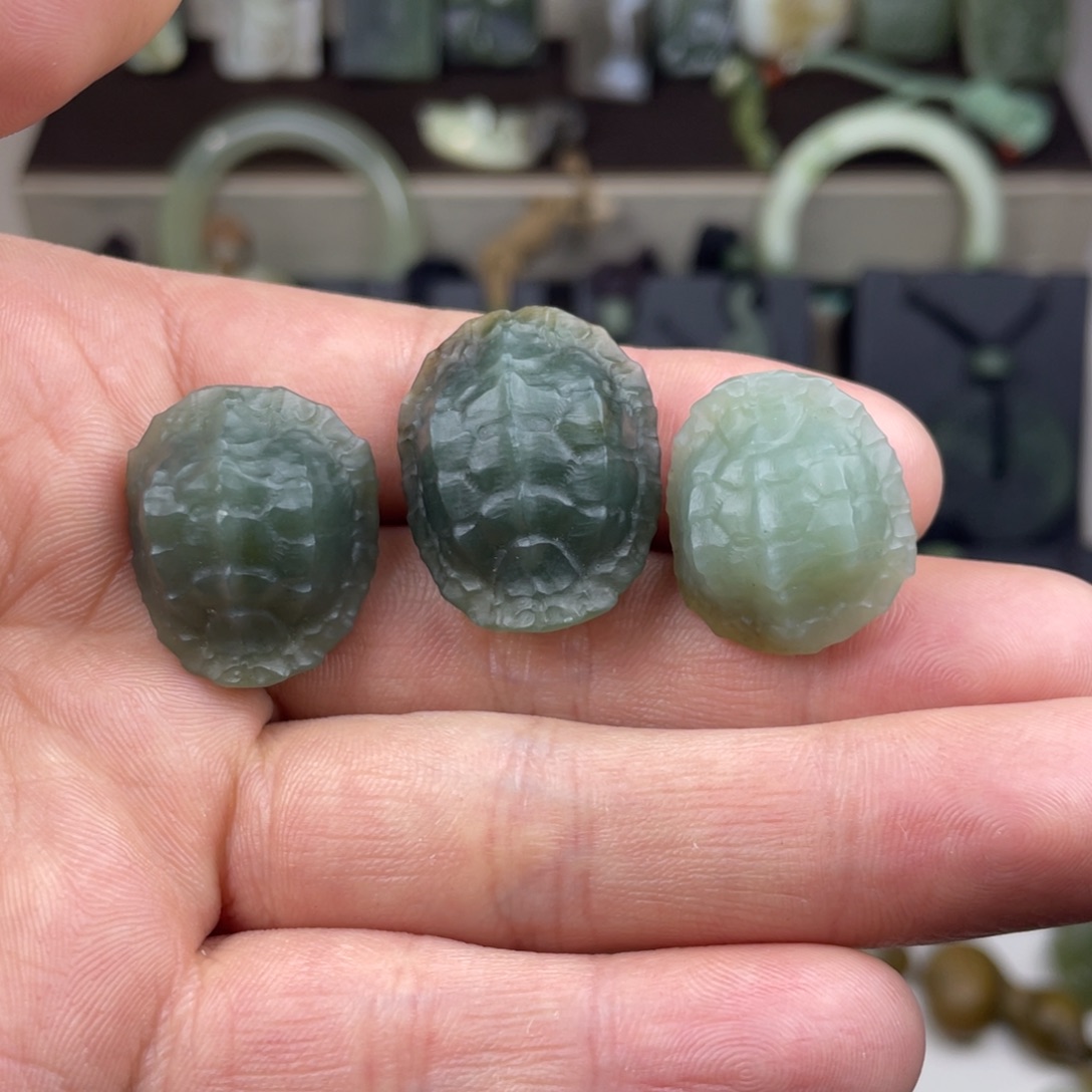 H***N和田玉未镶嵌颈饰