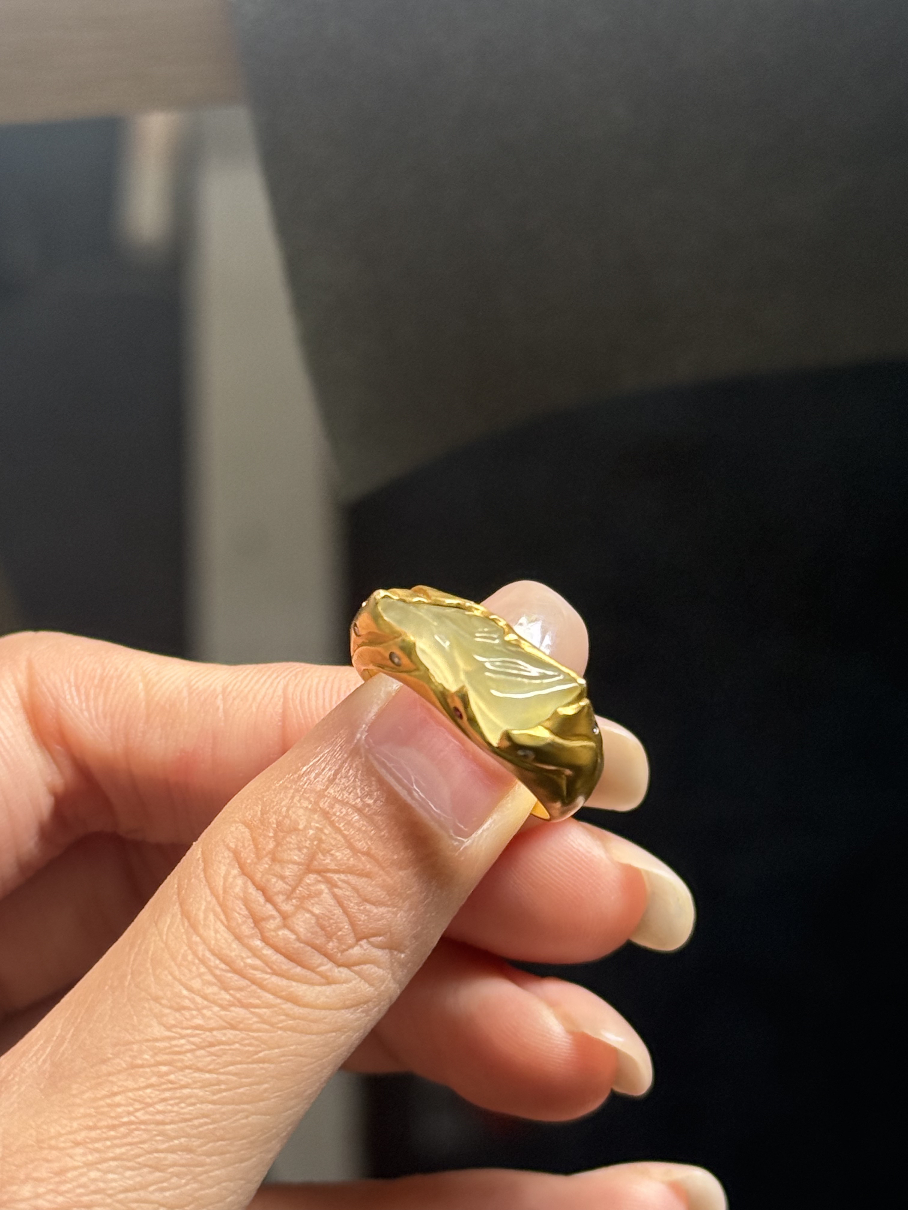 18k金镶嵌天然翡翠特色款戒指