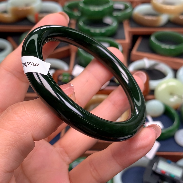 和田玉（碧玉）手镯未镶嵌