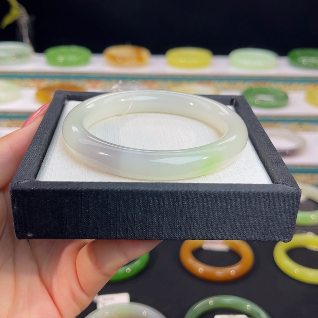 未镶嵌手镯和田玉紫翠手镯