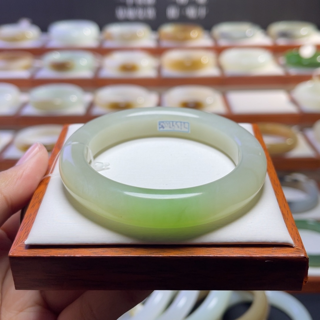 【闪购商品】和田玉手镯未镶嵌