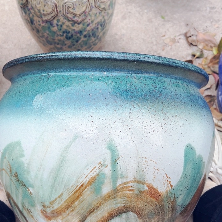 紫砂花盆高约25口约29瑕疵一个