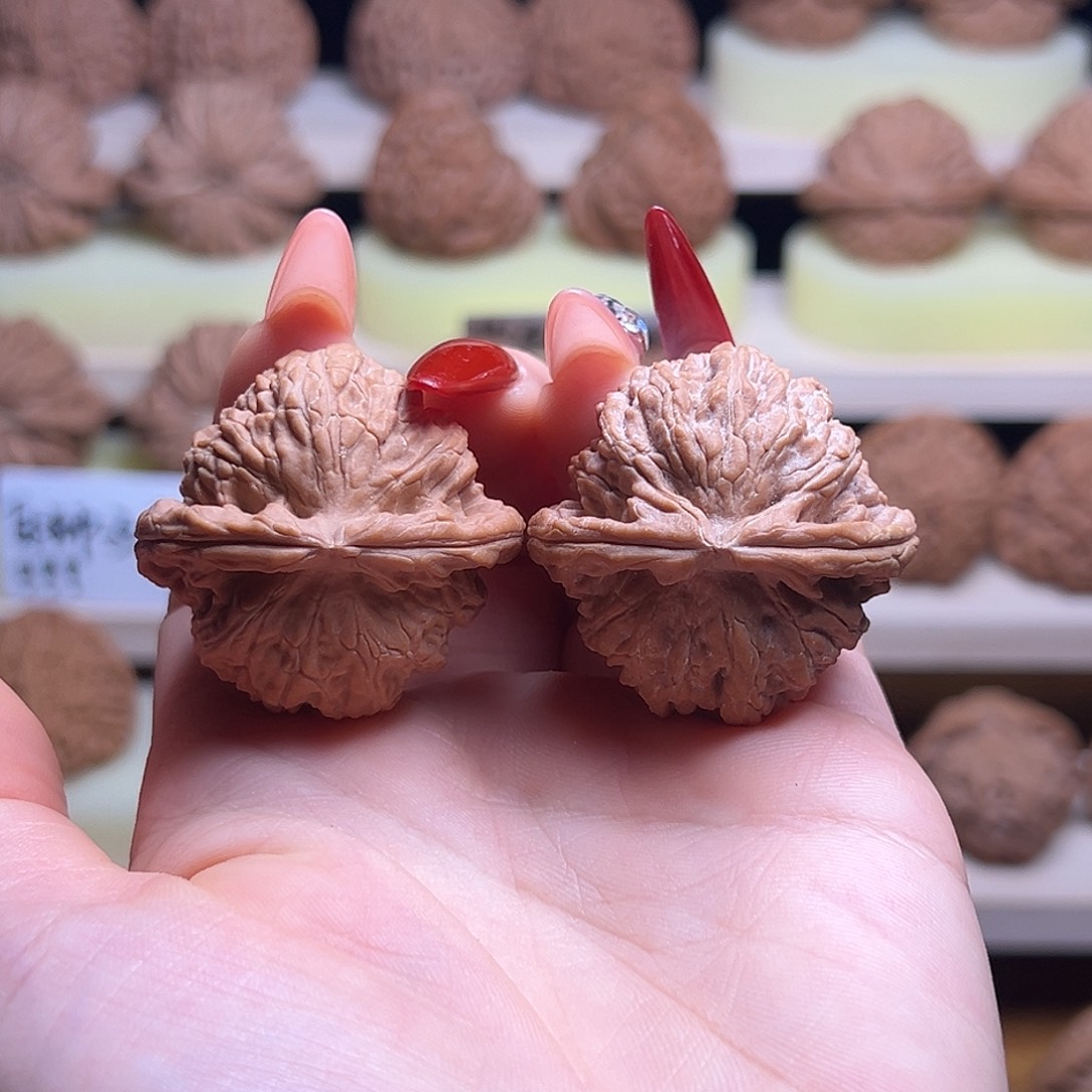 文玩核桃吊坠38白狮子