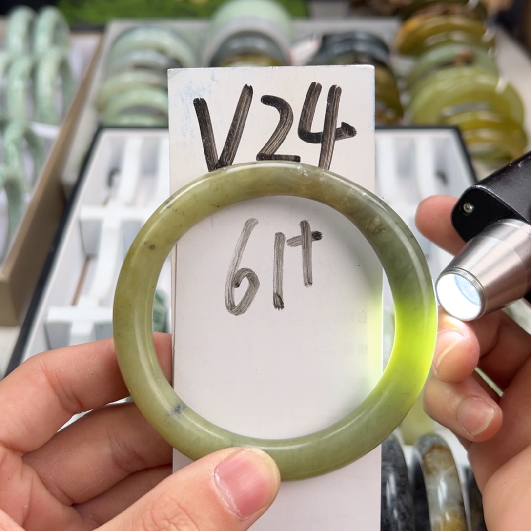 岫玉手镯未镶嵌天然岫玉微瑕