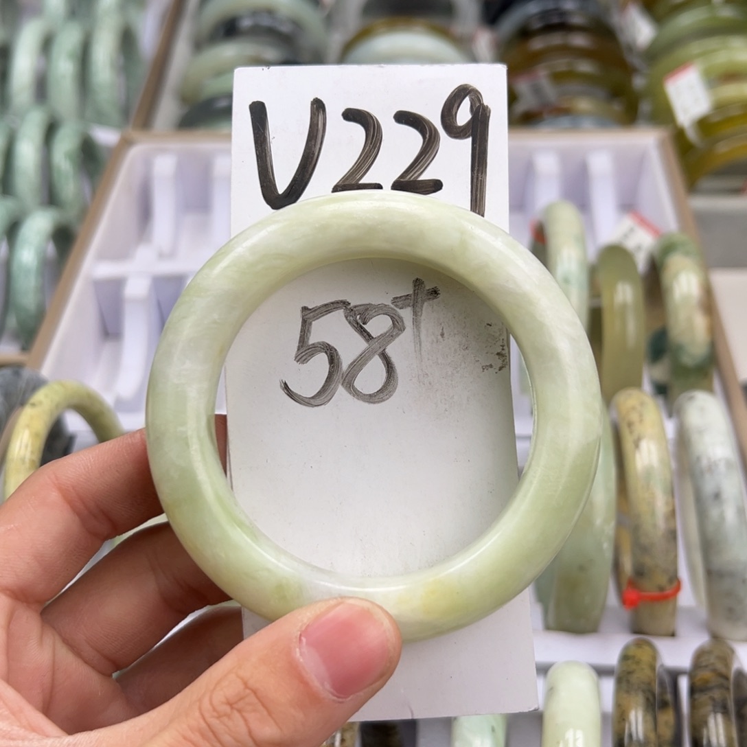 岫玉手镯未镶嵌天然岫玉