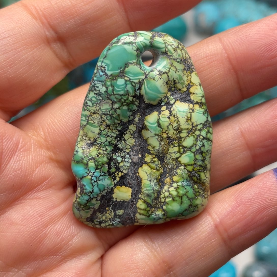 贤***）绿松石未镶嵌颈饰