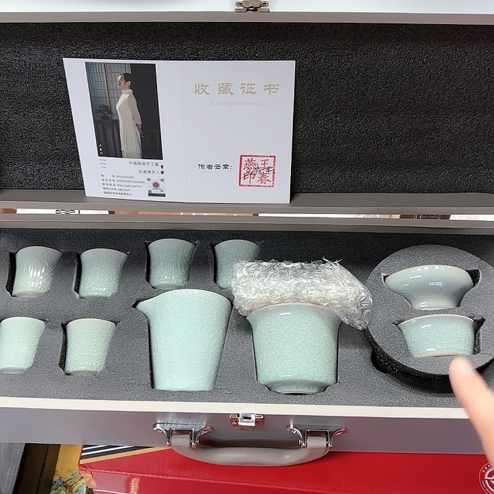 孤品茶具套装等。           