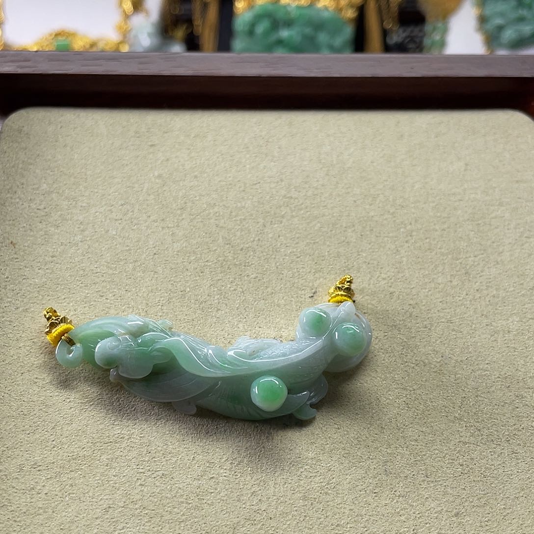 翡翠未镶嵌颈饰翡翠鱼吊坠