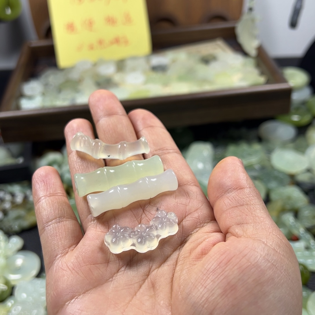 云****岫玉未镶嵌吊坠(不含链)