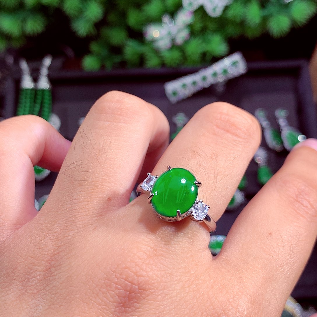 颈饰未镶嵌翡翠一****?天然