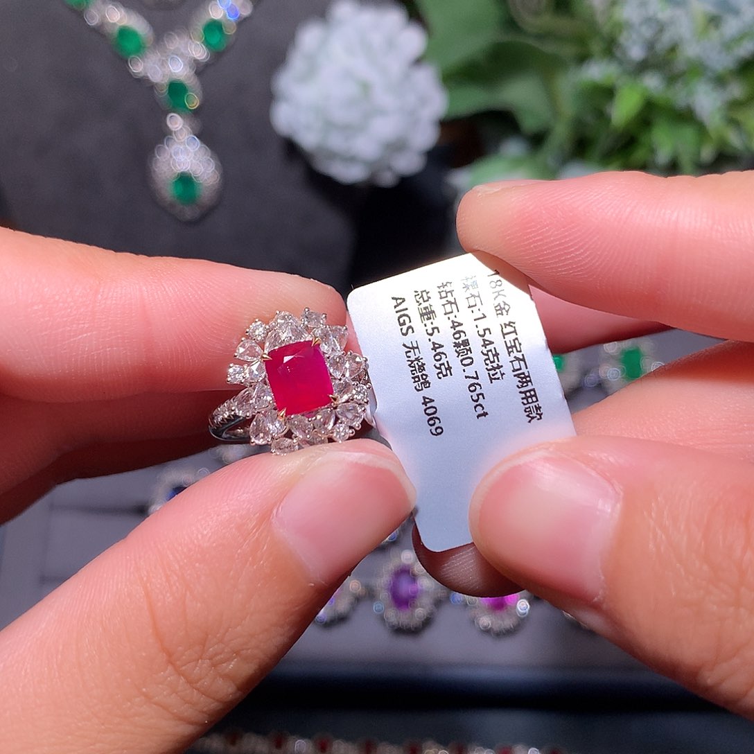 戒指18K金镶嵌红宝石