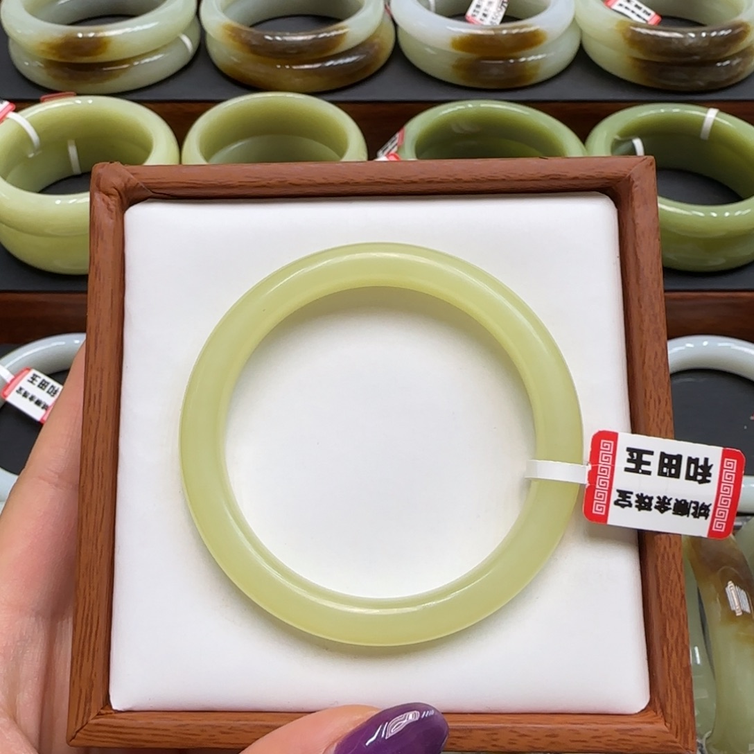 未镶嵌手镯和田玉