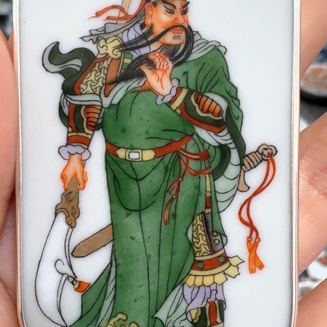 情***。瓷片粉彩关二爷挂件