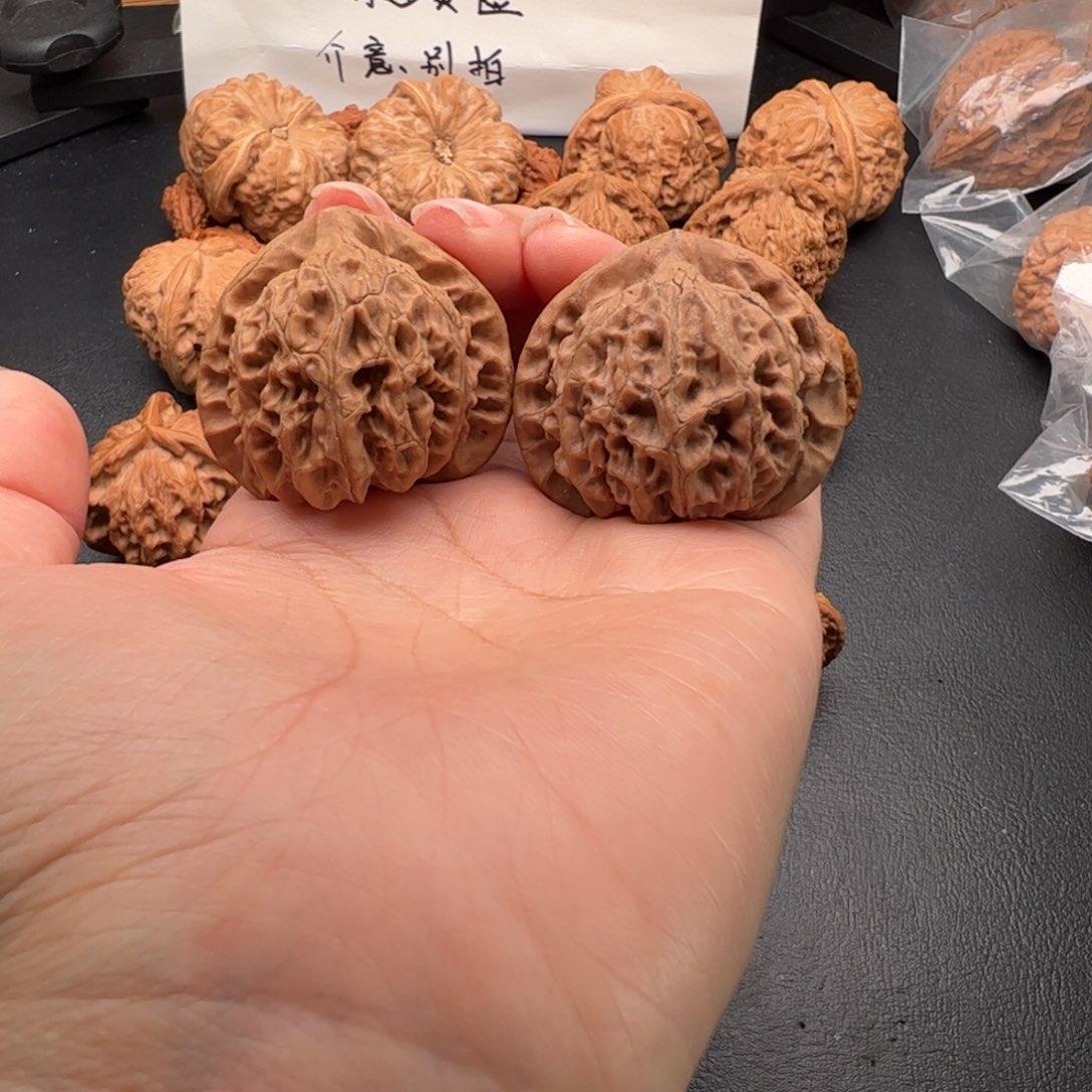 文玩核桃把件宫灯