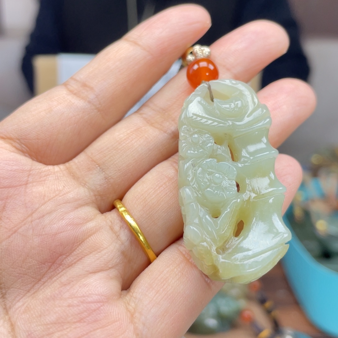 和田玉颈饰未镶嵌