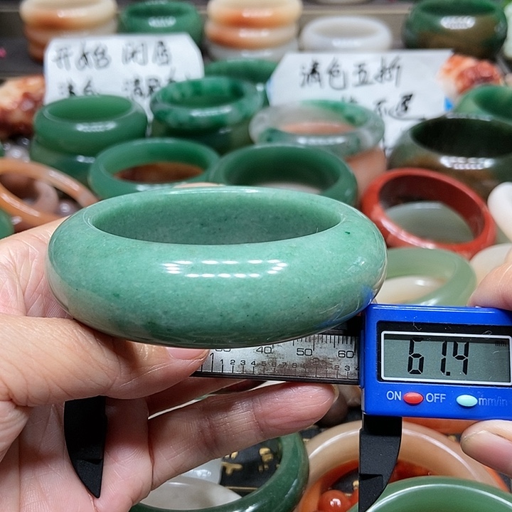 石英质玉手镯未镶嵌