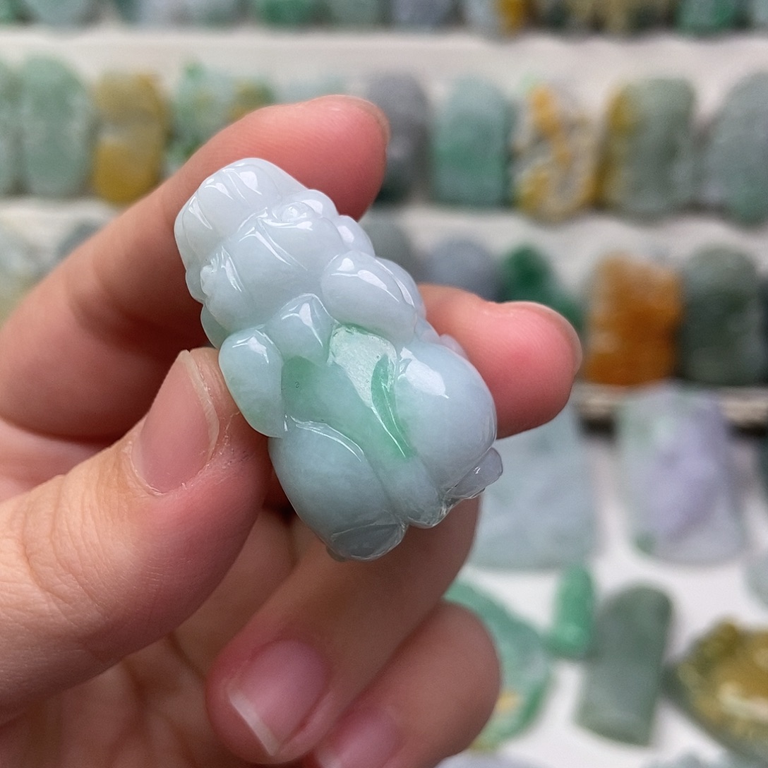 翡翠未镶嵌吊坠(赠链)