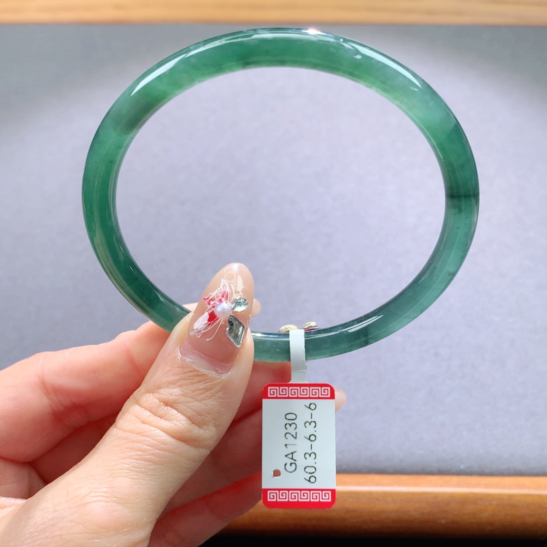 翡翠手镯未镶嵌天然翡翠手镯叮当镯