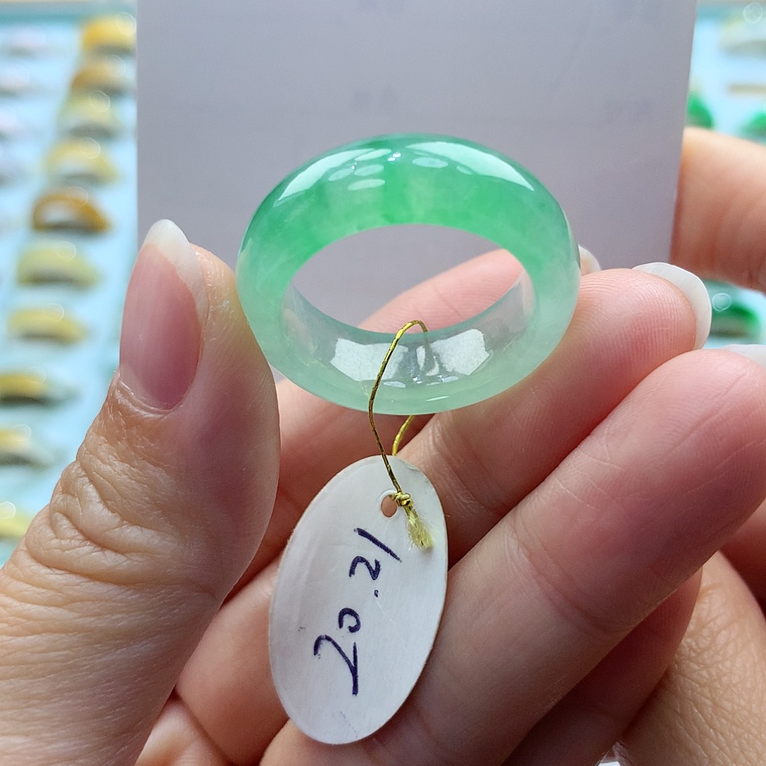 翡翠戒指未镶嵌2021圈