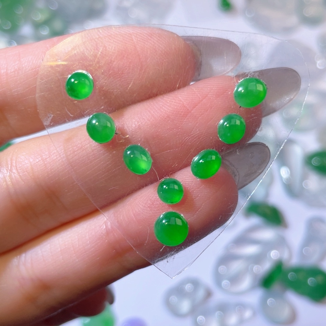 翡翠颈饰未镶嵌裸石