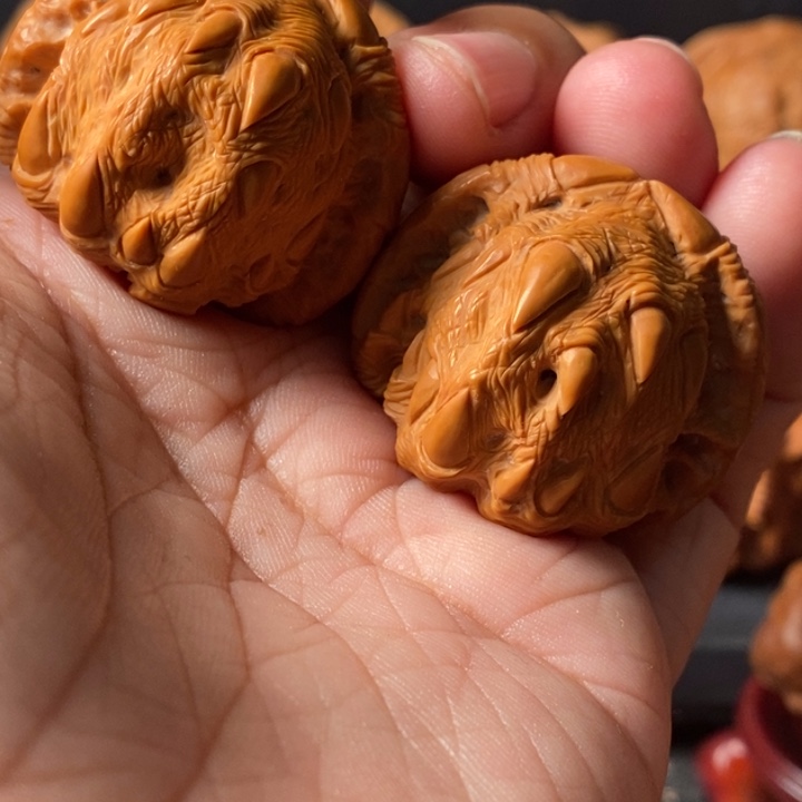 山***開把件文玩核桃吞噬