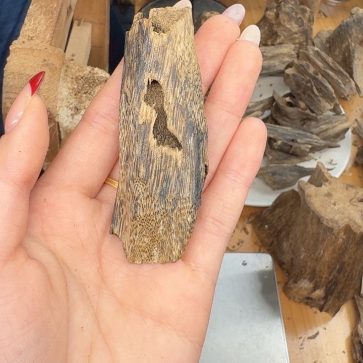 沉香沉香碎屑沉香奇楠块醇化料10.2克