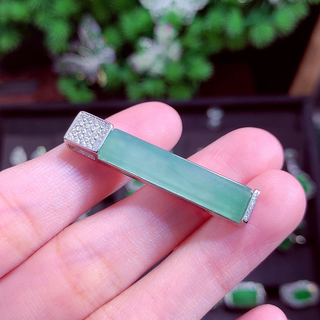 颈饰未镶嵌翡翠天然