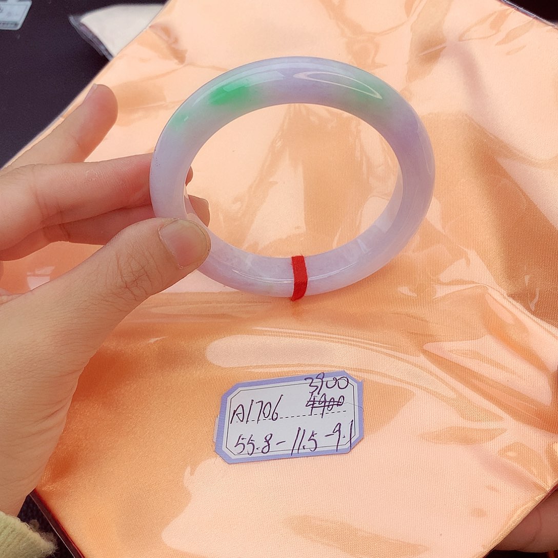 翡翠手镯未镶嵌翡翠