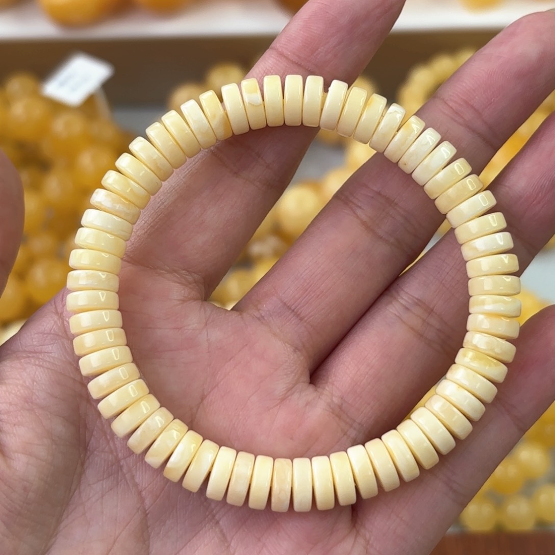 琥珀颈饰未镶嵌蜜蜡