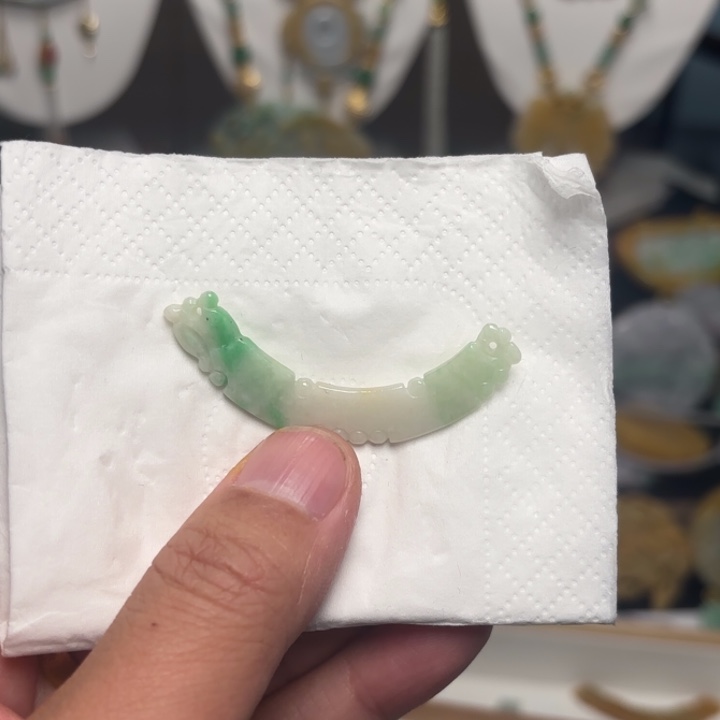 翡翠颈饰未镶嵌吊坠