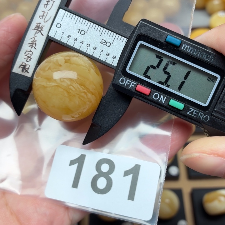 梦***影裸石琥珀未镶嵌蜜蜡