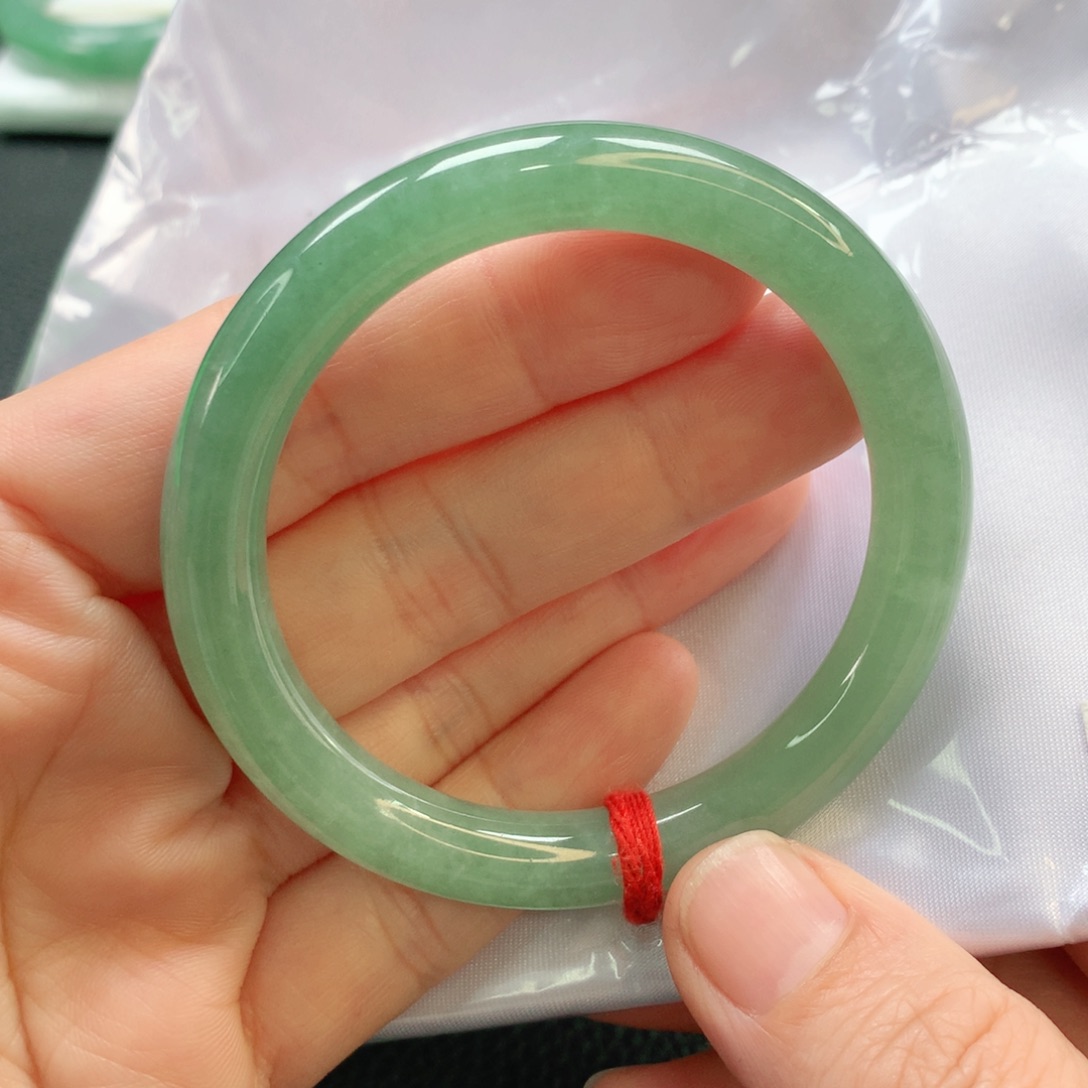 翡翠手镯未镶嵌52圆