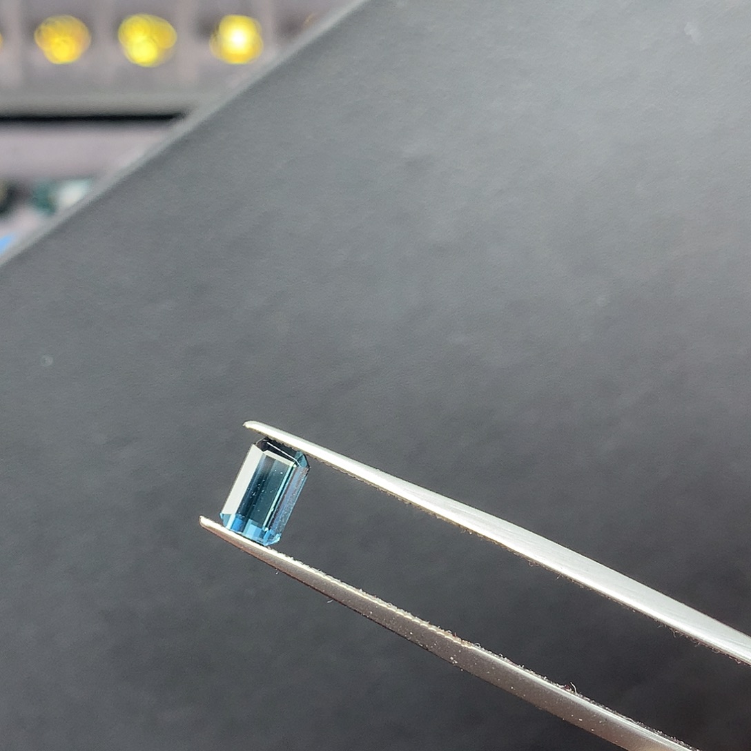 未镶嵌碧玺裸石1克拉