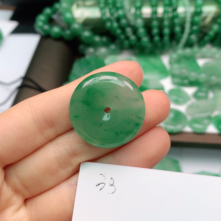 石英质玉颈饰未镶嵌一***糖