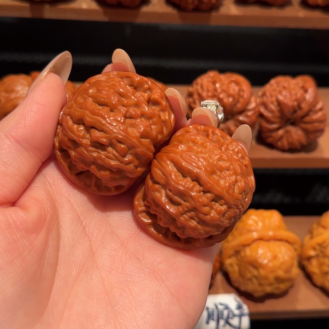 文玩核桃吊坠白狮子41.9 精品2302