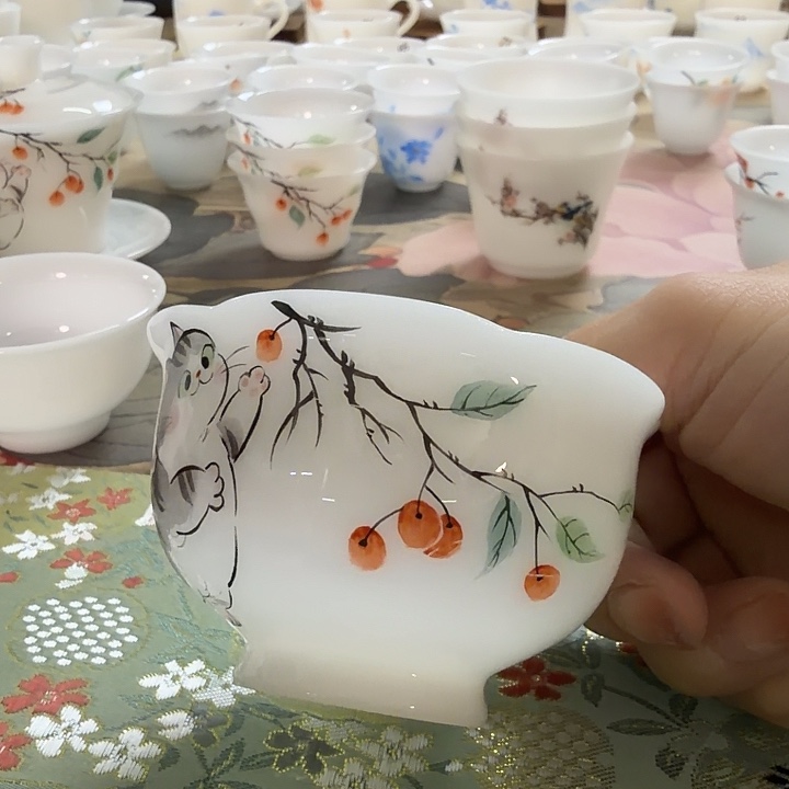 微瑕璞玉花瓣杯主人杯猫戏柿