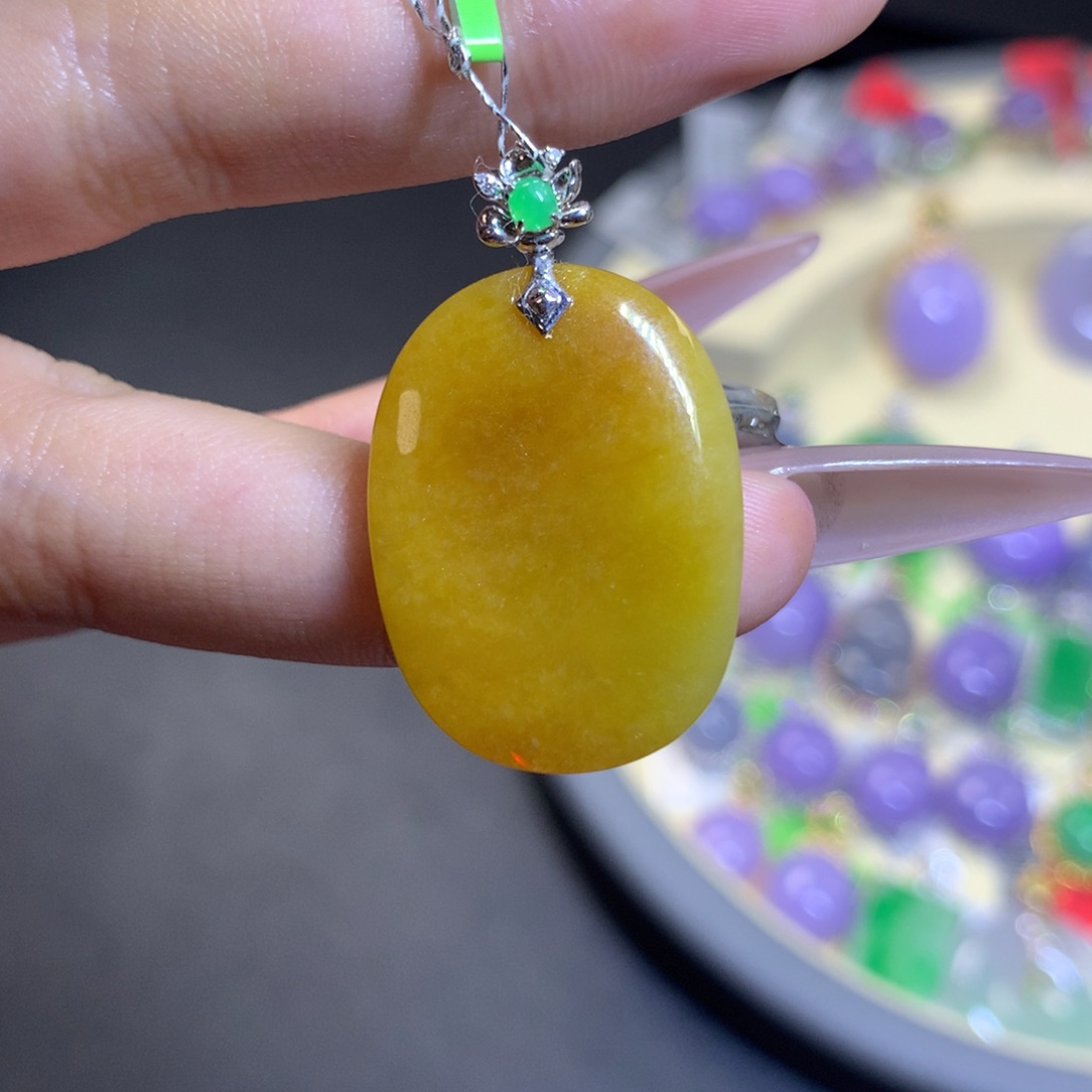 翡翠18K金镶嵌颈饰