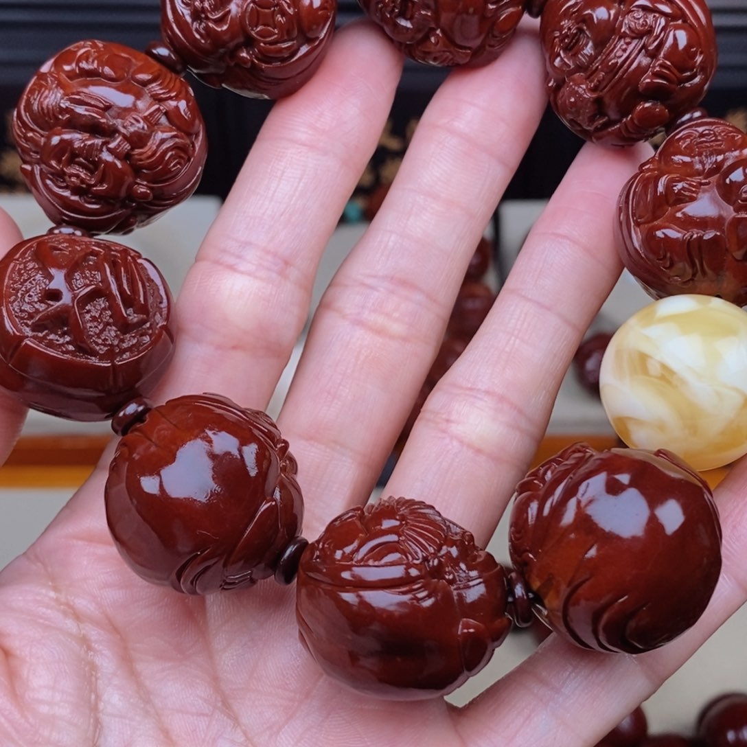 大***成吊坠橄榄核八宝财神