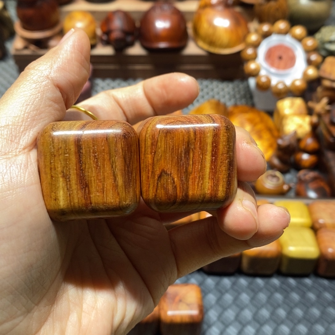 齐***添木黄花梨新料木块一对