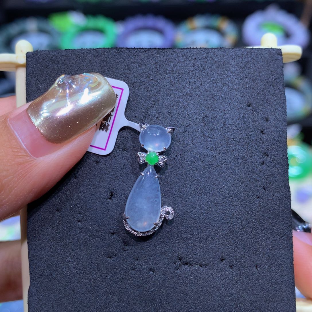 翡翠18K金镶嵌颈饰翡翠