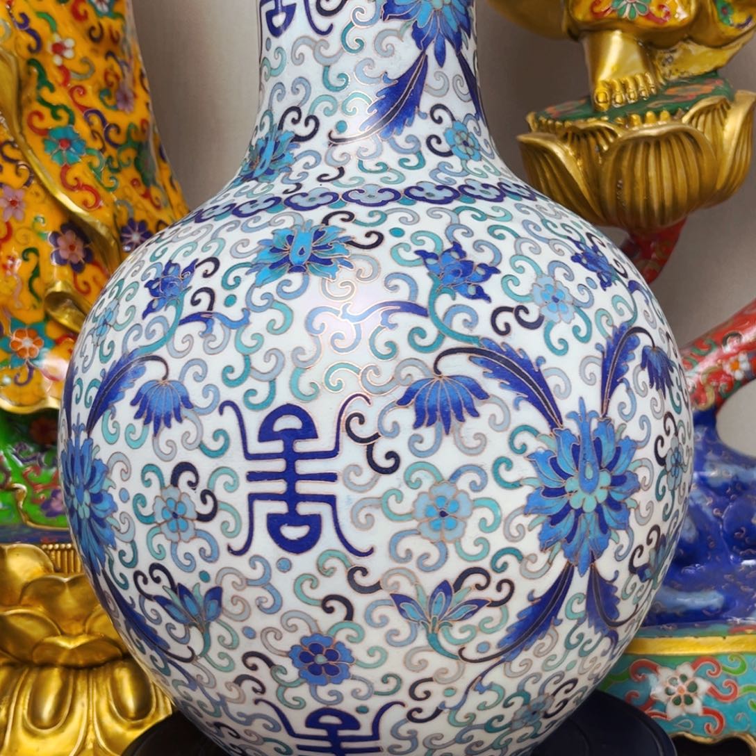 努***人铜景泰蓝天球瓶一个