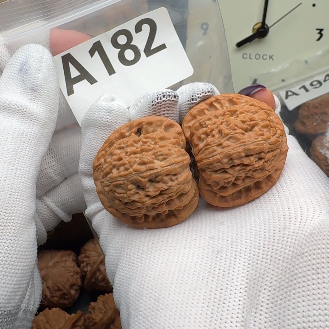 文玩核桃把件36+闷白A182