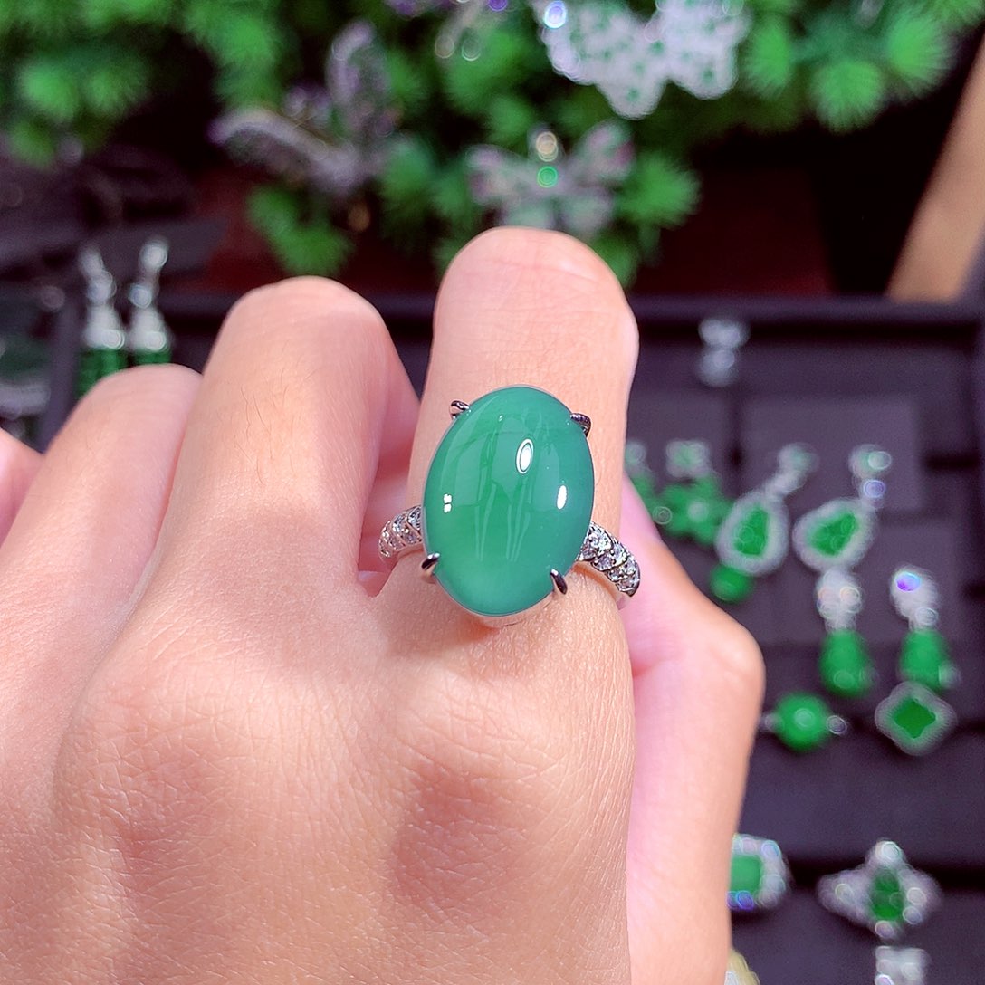 颈饰未镶嵌翡翠天然