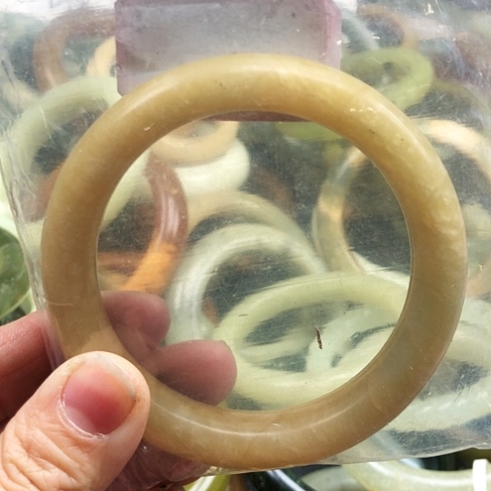 蛇纹石玉手镯未镶嵌小*?