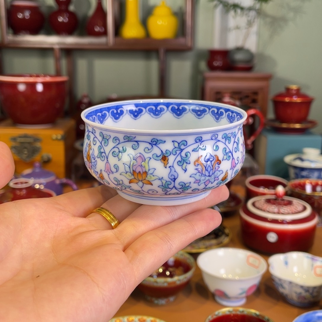 清欢雅玩，斗彩缠枝莲炉士杯