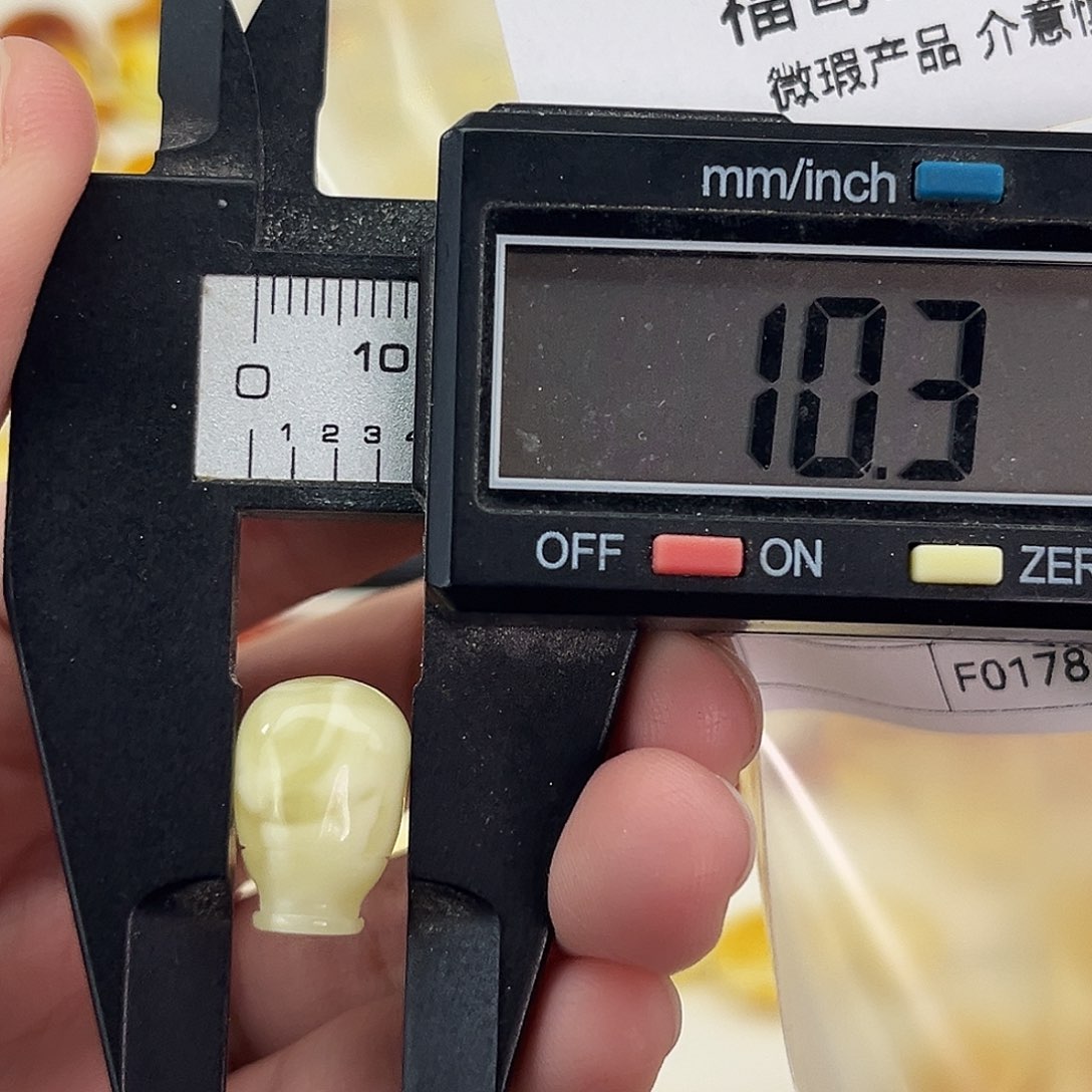 重***条琥珀未镶嵌裸石0178