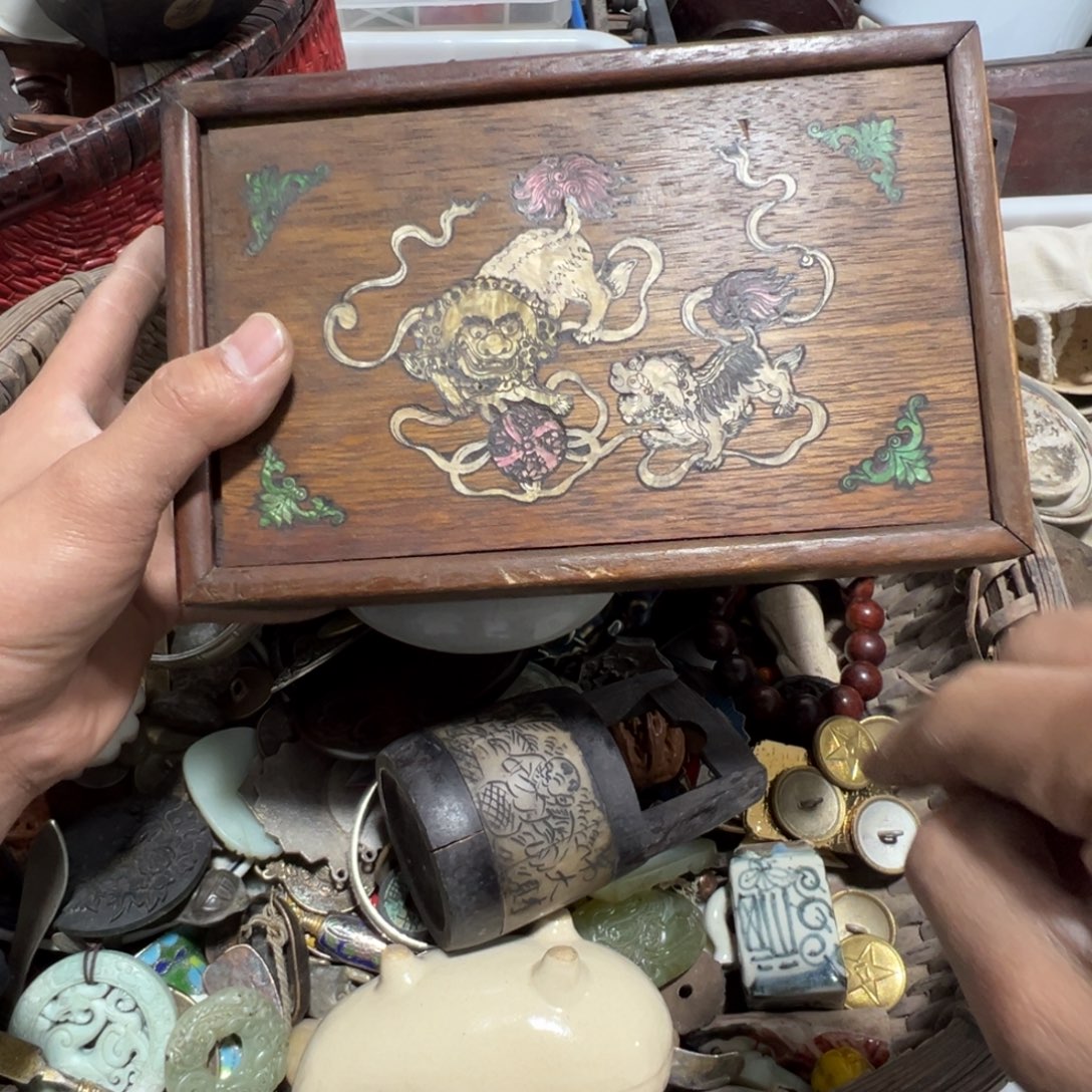 客房内焚膏继晷吧