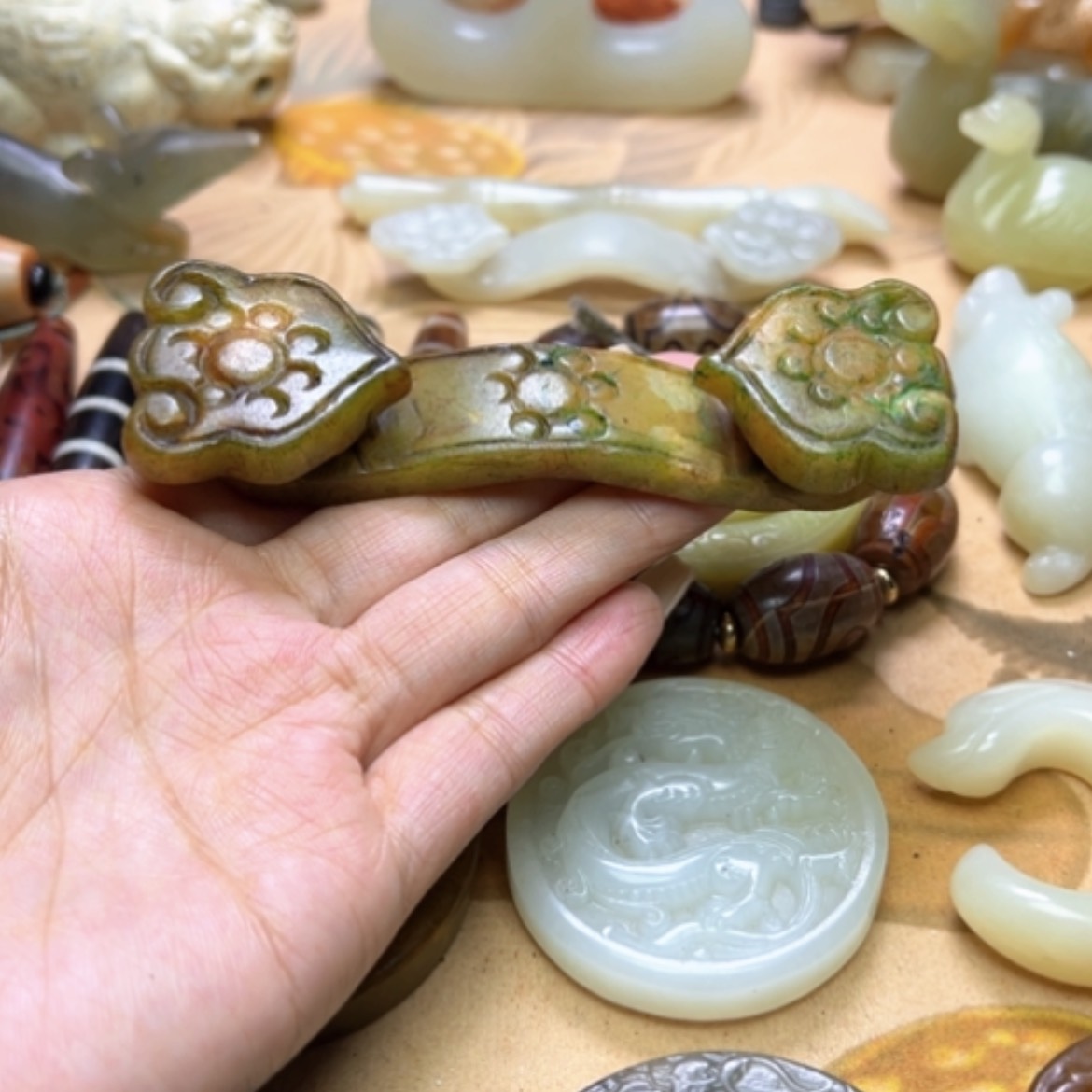 【闪购商品】蛇纹石玉颈饰未镶嵌