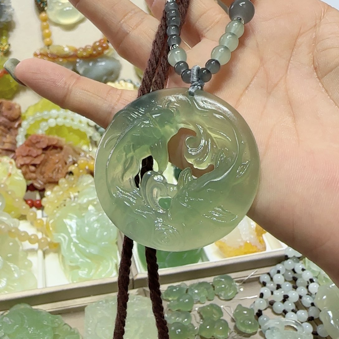 未镶嵌蛇纹石玉吊坠